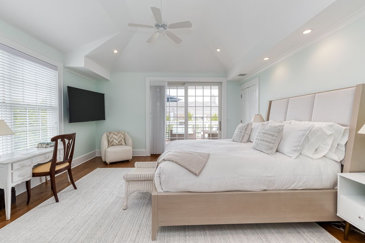 Bedroom, Home Office, Interior, Recessed Lighting, Wood Texture Flooring