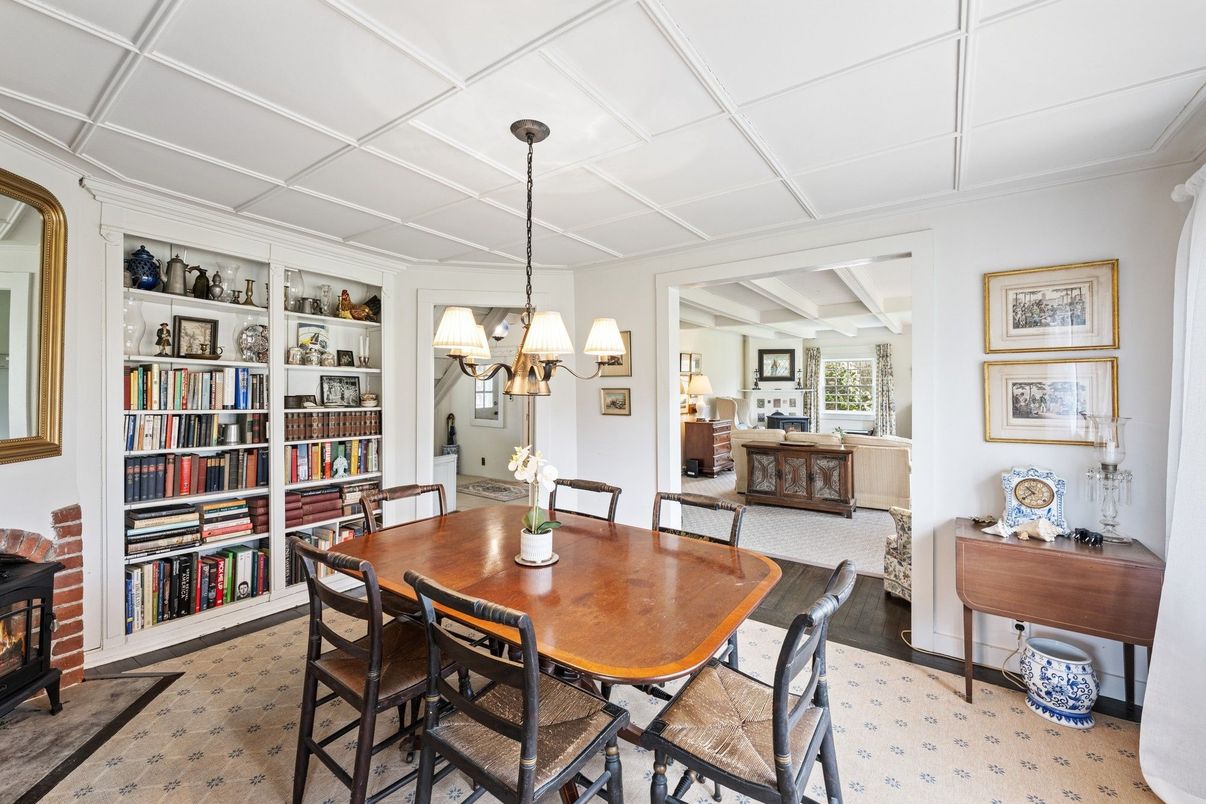 Chandelier, Dining room, Fireplace, Interior