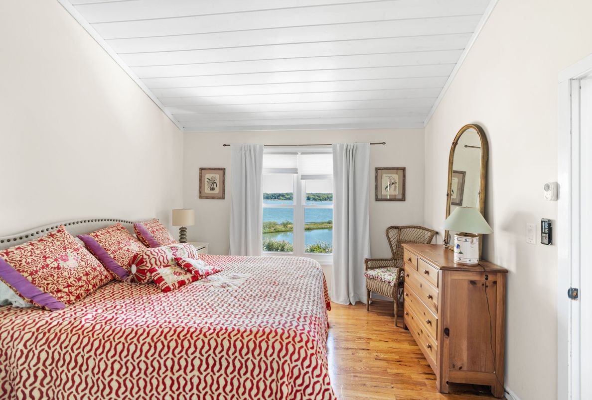 Bedroom, Interior, Water, Wood Texture Flooring