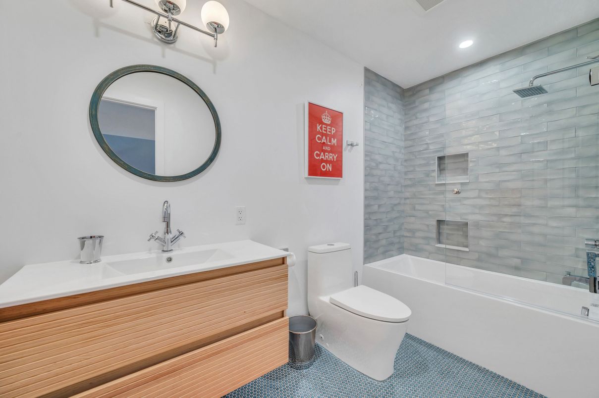 Bathroom, Interior, Recessed Lighting