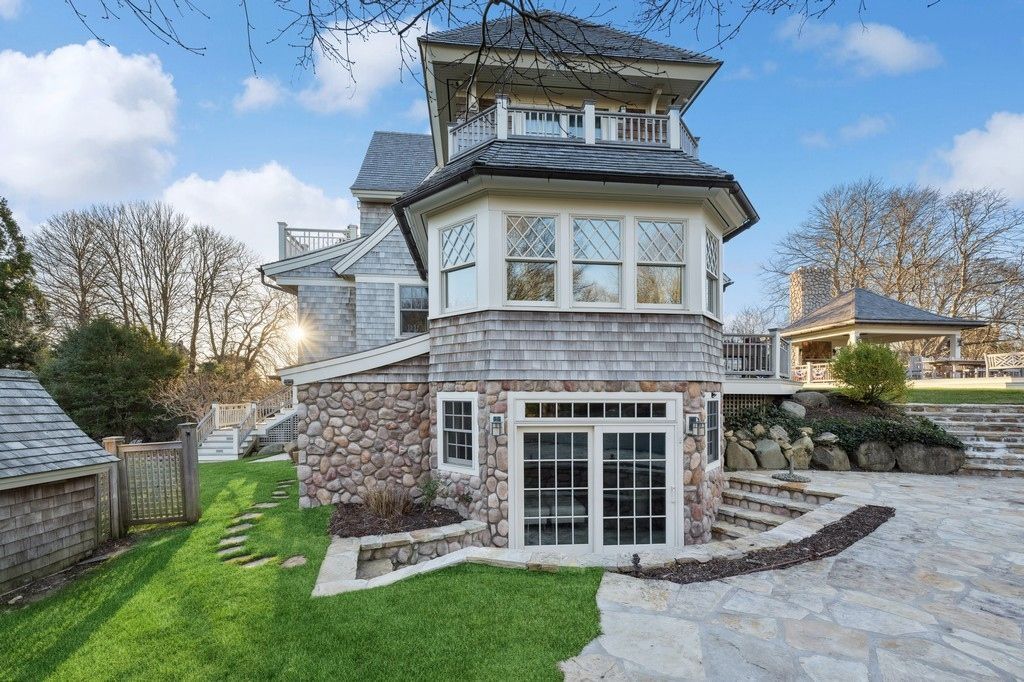 Attached, Exterior, Facade, Queen Anne Victorian