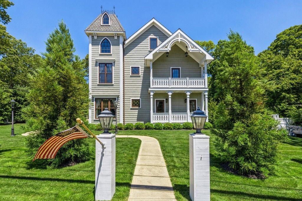 Backyard, Exterior, Facade, Queen Anne Victorian