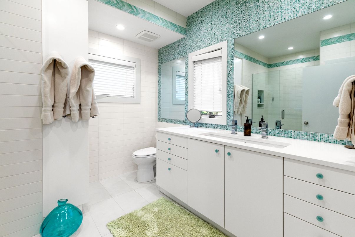 Bathroom, Dual Sink Vanities, Interior, Recessed Lighting