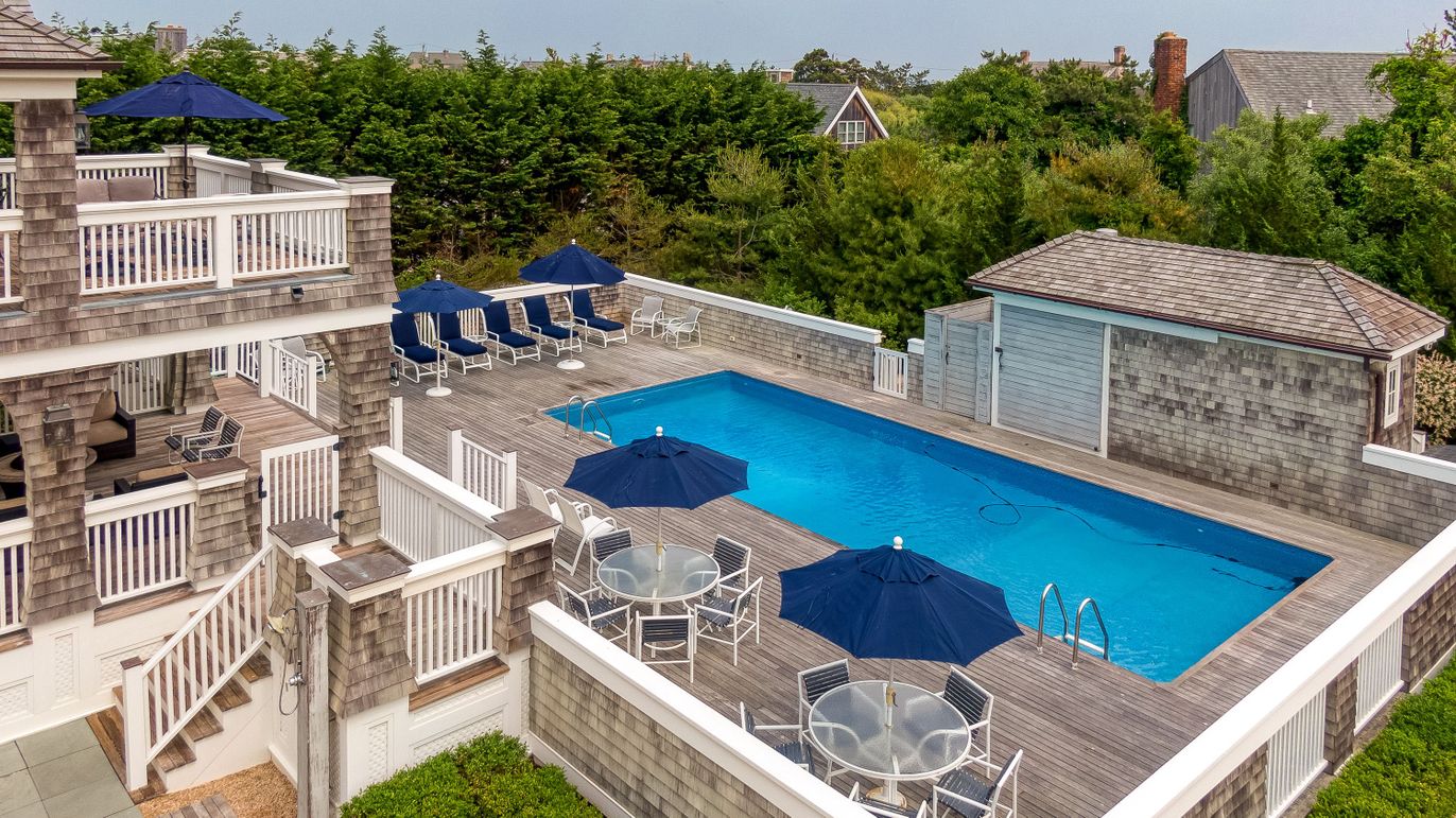 Exterior, Pool, Water