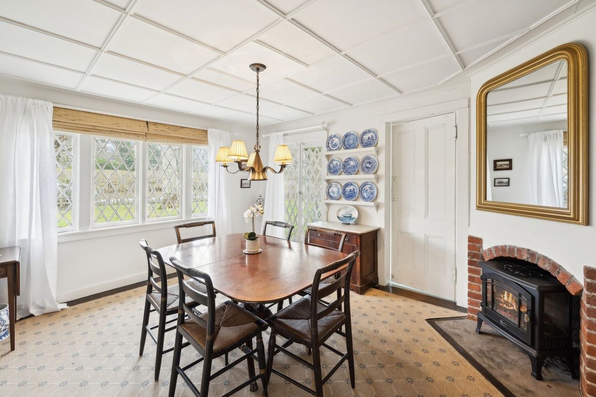 Chandelier, Dining room, Fireplace, Interior