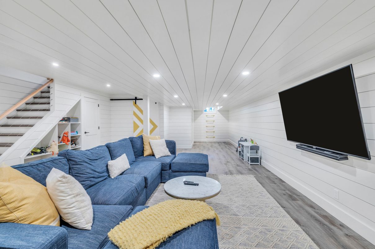 Interior, Living room, Recessed Lighting, Wood Texture Flooring