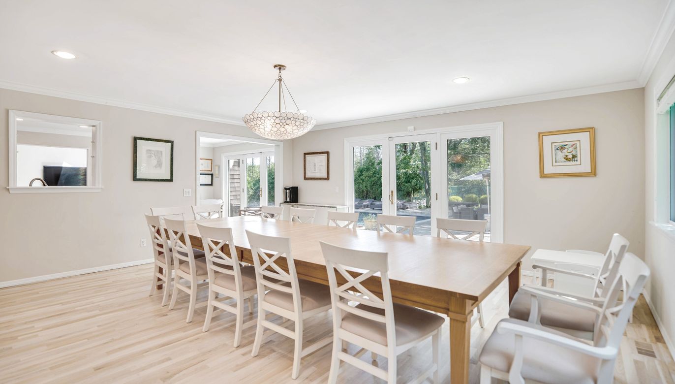 Chandelier, Dining room, Interior, Recessed Lighting, Wood Texture Flooring