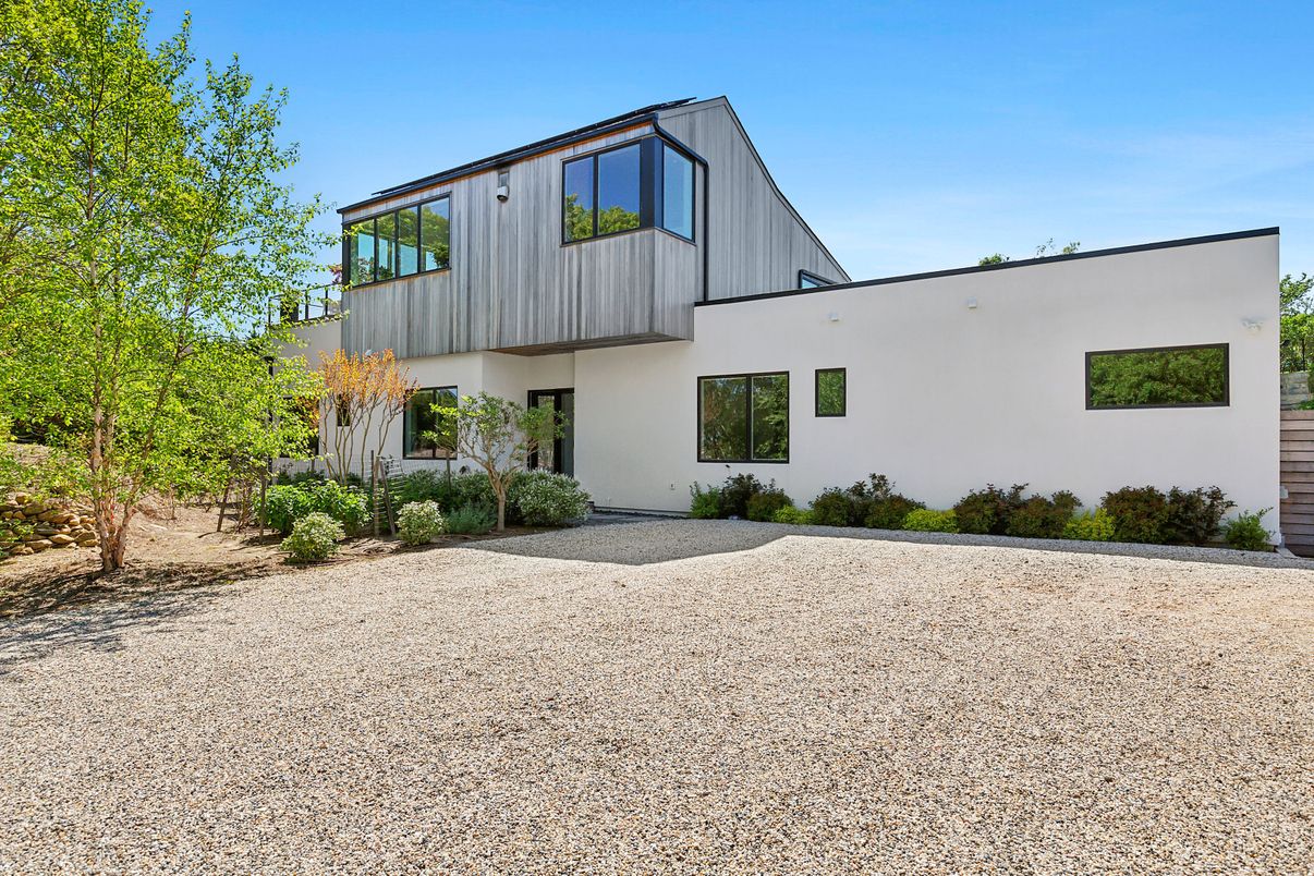 Backyard, Exterior, Facade, Modern