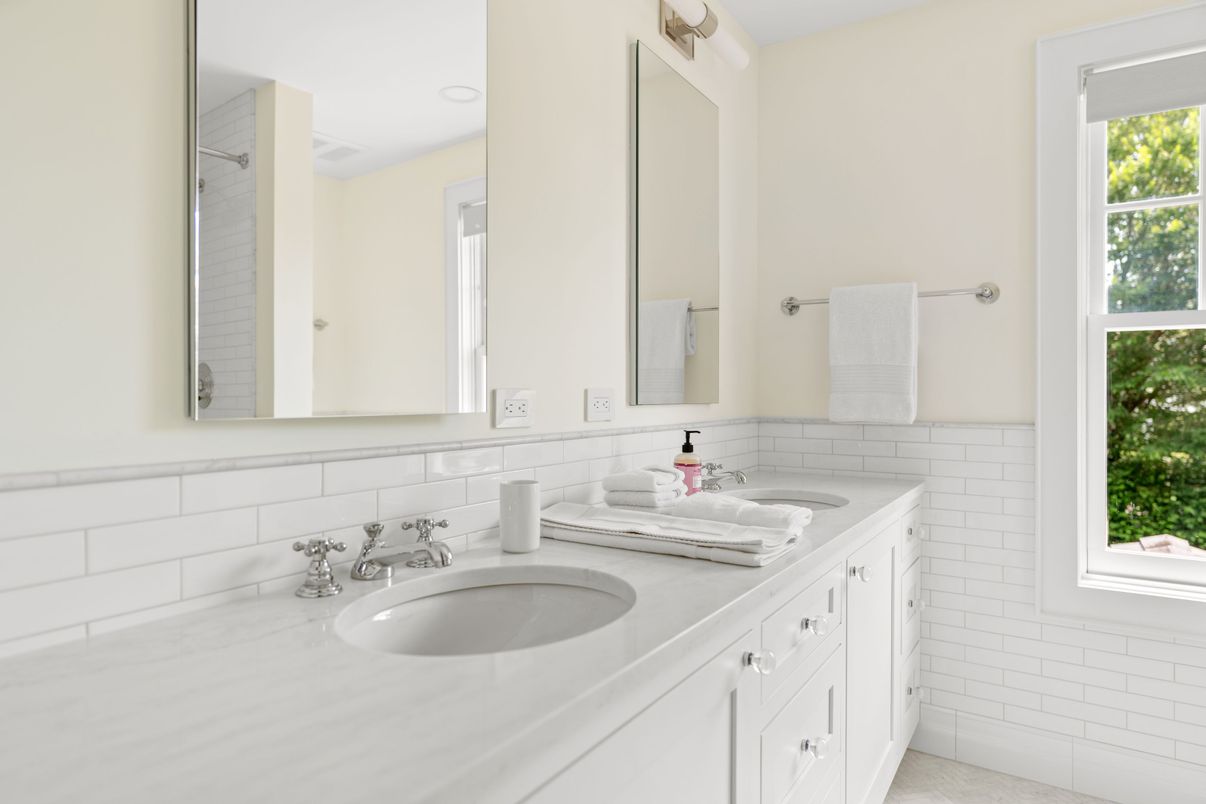Bathroom, Dual Sink Vanities, Interior, Recessed Lighting