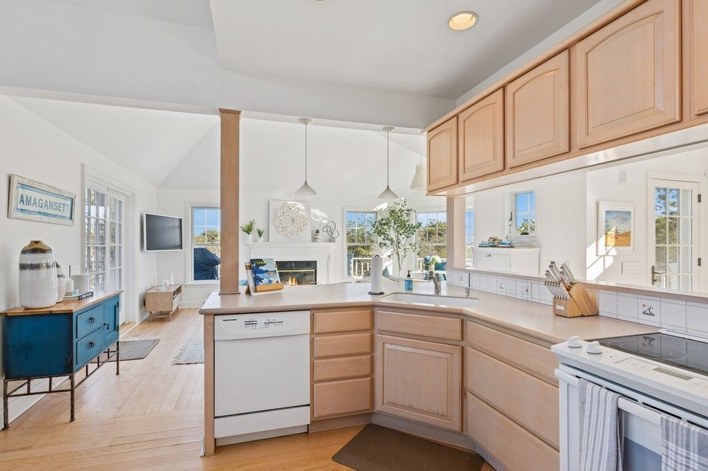 Fireplace, Interior, Kitchen, Pendant Lights, Recessed Lighting, Wood Texture Flooring