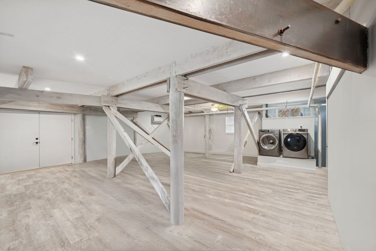 Interior, Recessed Lighting, Utility Closets, Washer, Wood Texture Flooring