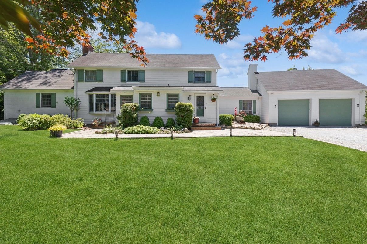 Attached, Exterior, Facade, Farmhouse