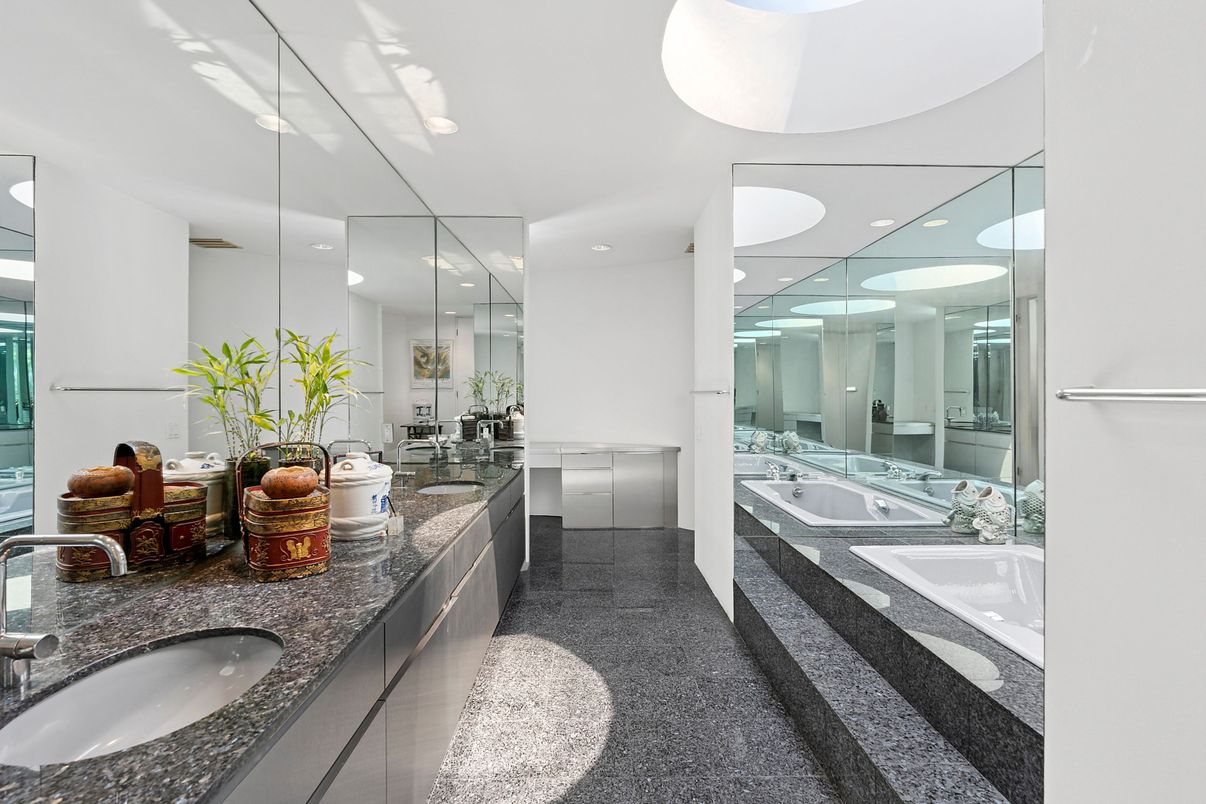 Bathroom, Dual Sink Vanities, Interior, Recessed Lighting