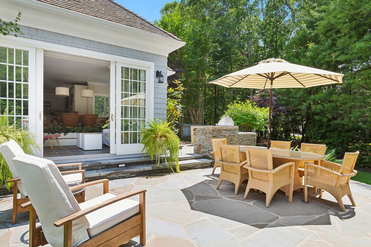 Exterior, Outdoor Kitchen