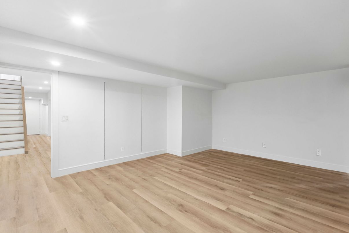 Empty room, Interior, Recessed Lighting, Wood Texture Flooring