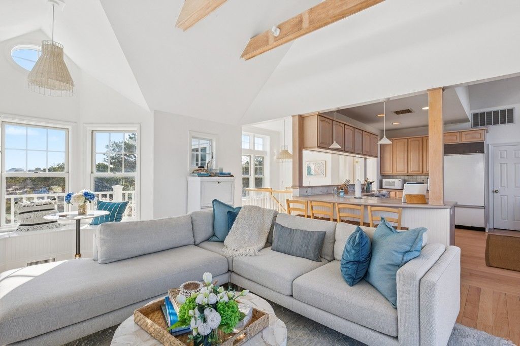 Interior, Kitchen, Living room, Pendant Lights, Recessed Lighting, Stainless Steel Appliances, Wood Texture Flooring