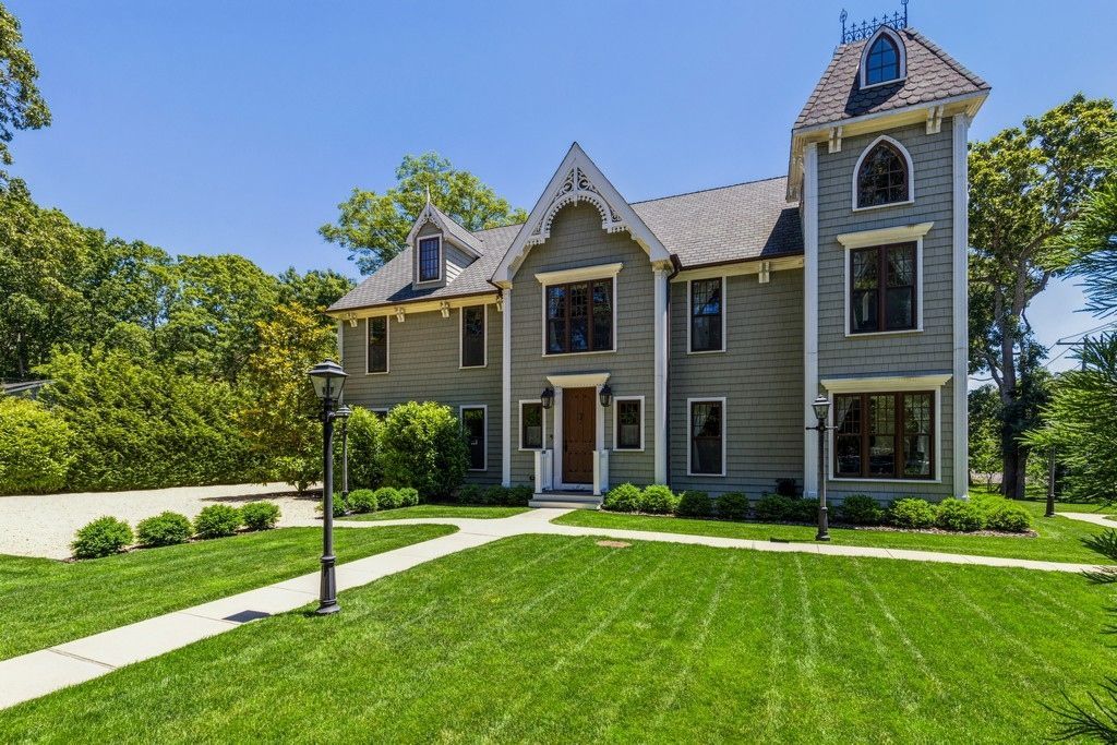 Exterior, Facade, Queen Anne Victorian