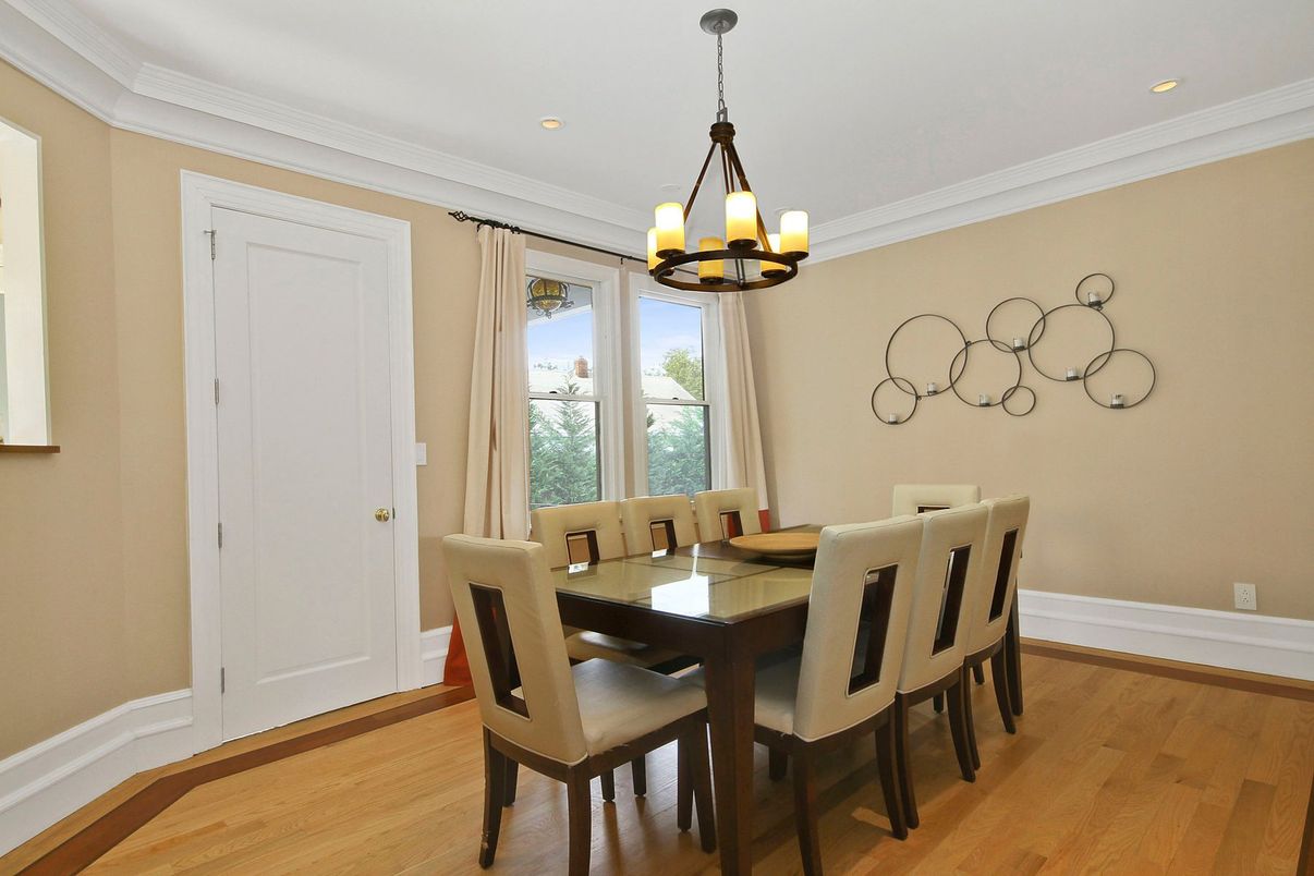 Chandelier, Dining room, Interior, Recessed Lighting, Wood Texture Flooring