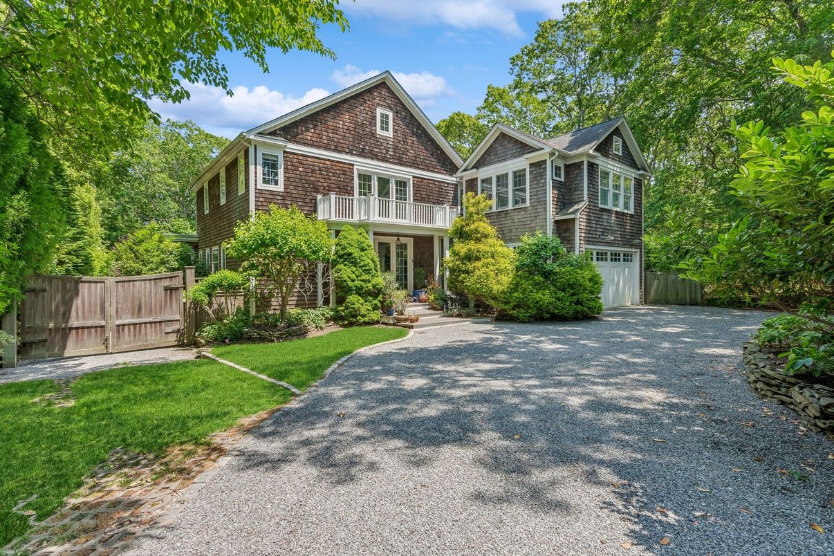 Attached, Exterior, Facade, Brick Facade, Brick Traditional