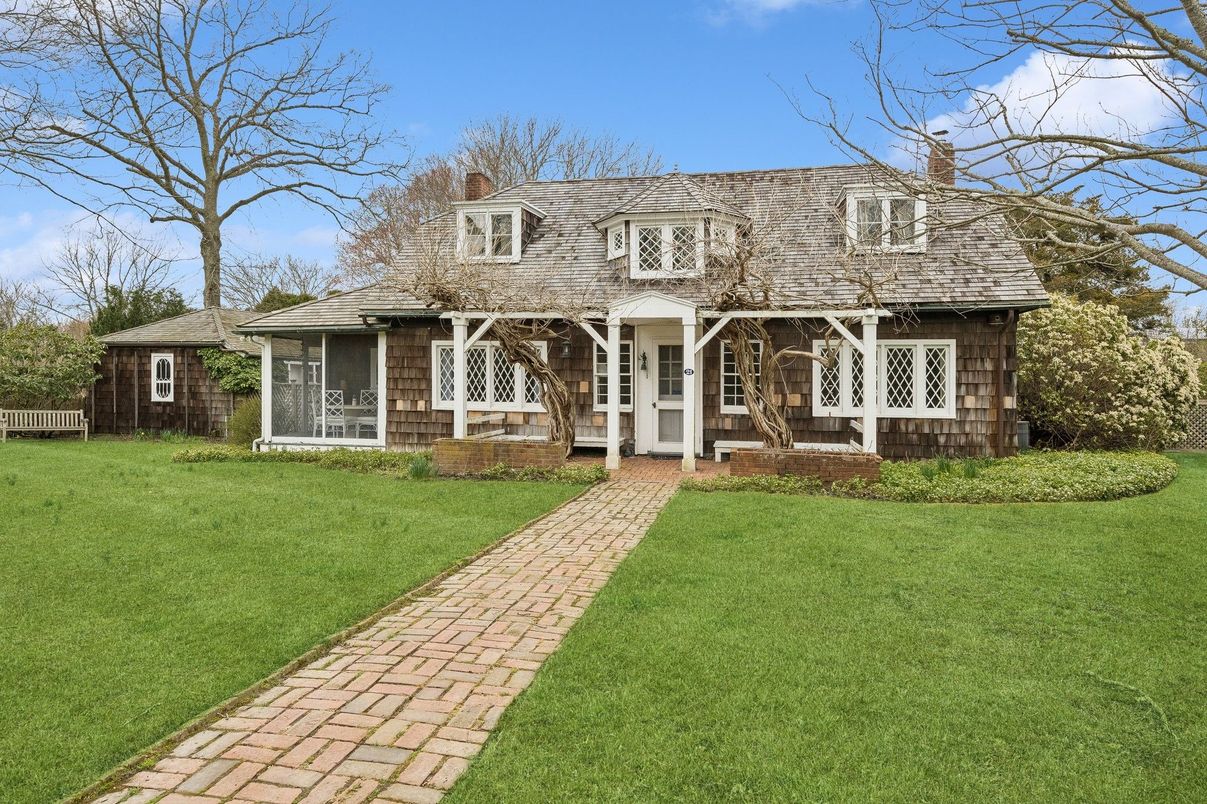 Exterior, Facade, Cape Cod