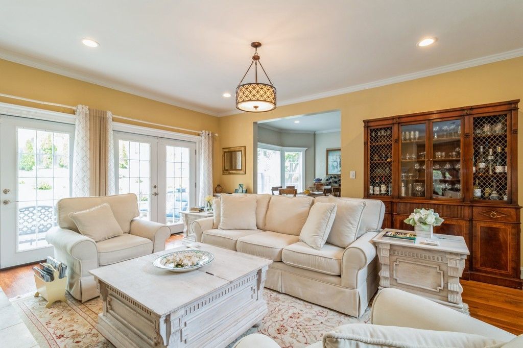 Interior, Living room, Pendant Lights, Recessed Lighting, Wood Texture Flooring