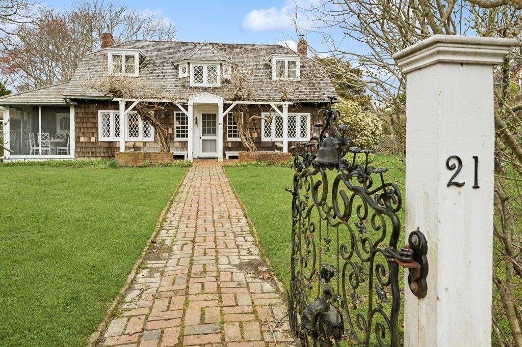 Exterior, Facade, French Provincial