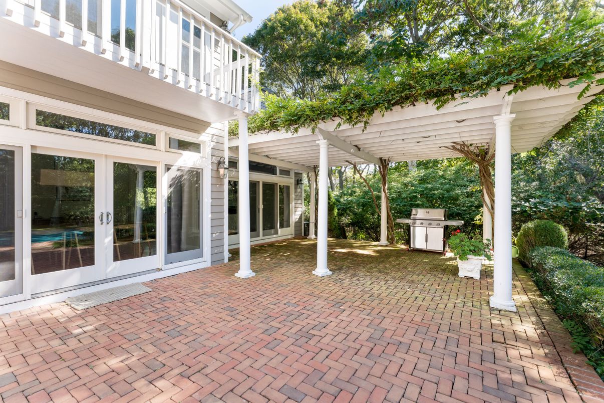 Exterior, Outdoor Kitchen