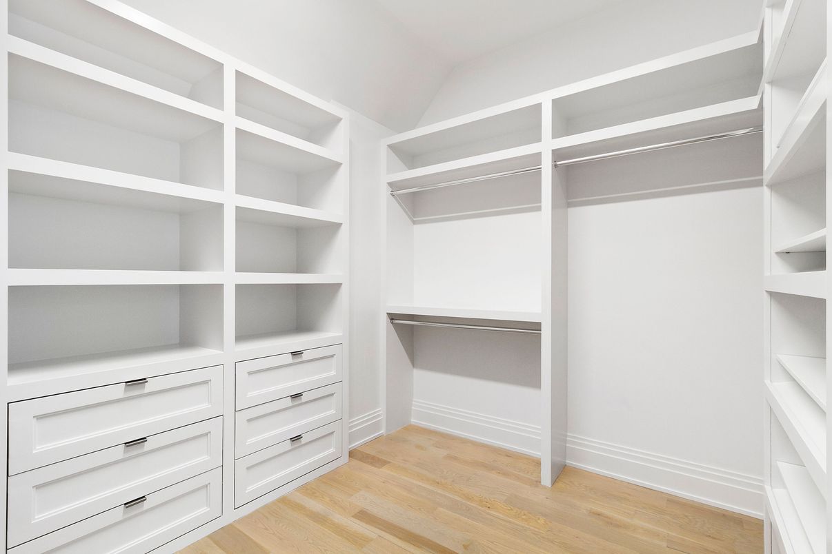 Interior, Walk-in Closets, Wood Texture Flooring