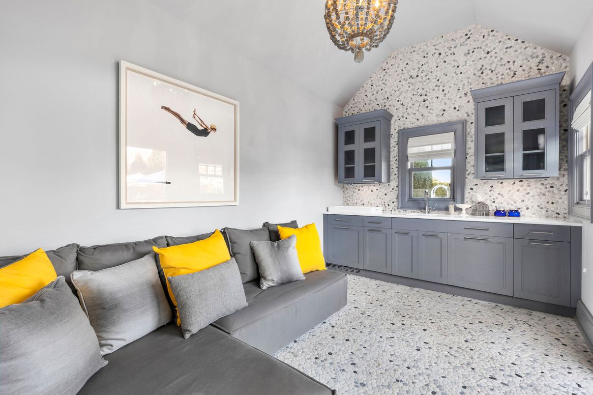 Chandelier, Interior