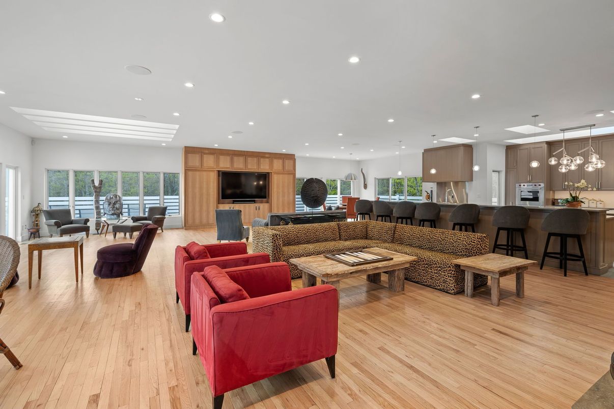 Dining room, Interior, Kitchen, Living room, Pendant Lights, Recessed Lighting, Stainless Steel Appliances, Wood Texture Flooring