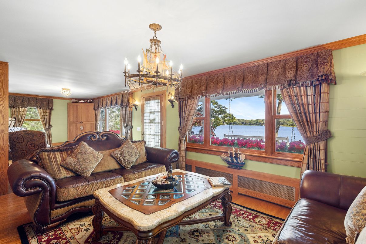Chandelier, Interior, Living room, Water