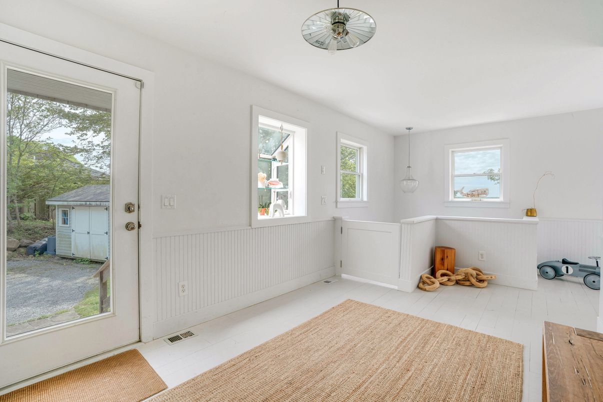 Empty room, Interior, Pendant Lights