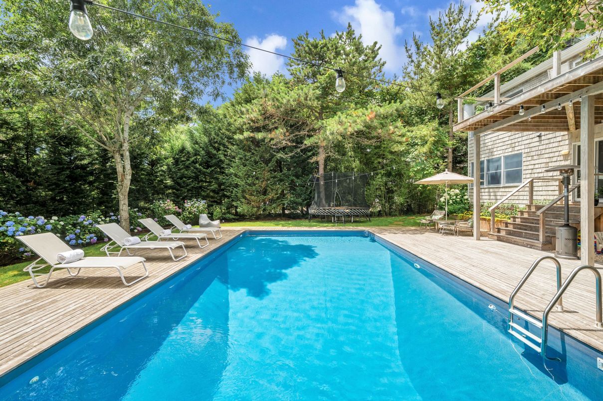 Exterior, Pool