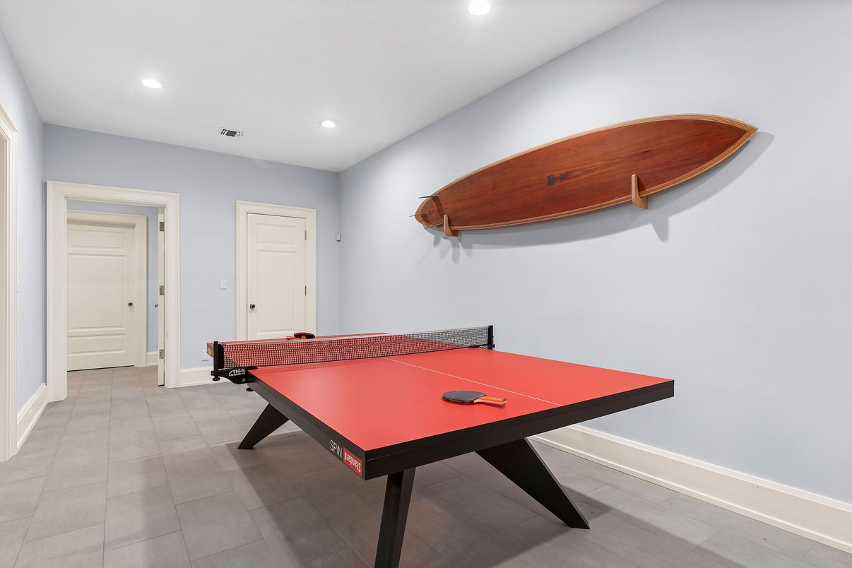 Game Room, Interior, Recessed Lighting