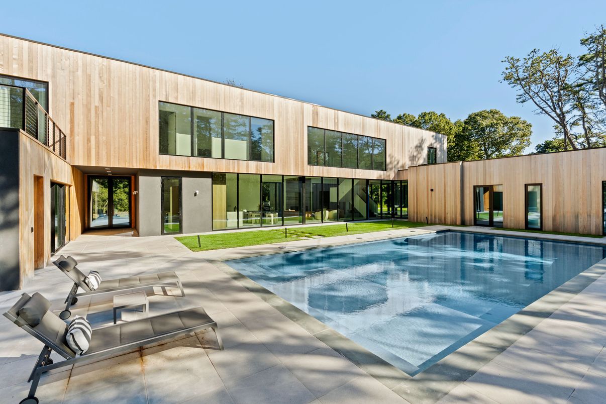 Backyard, Exterior, Facade, Pool, Modern