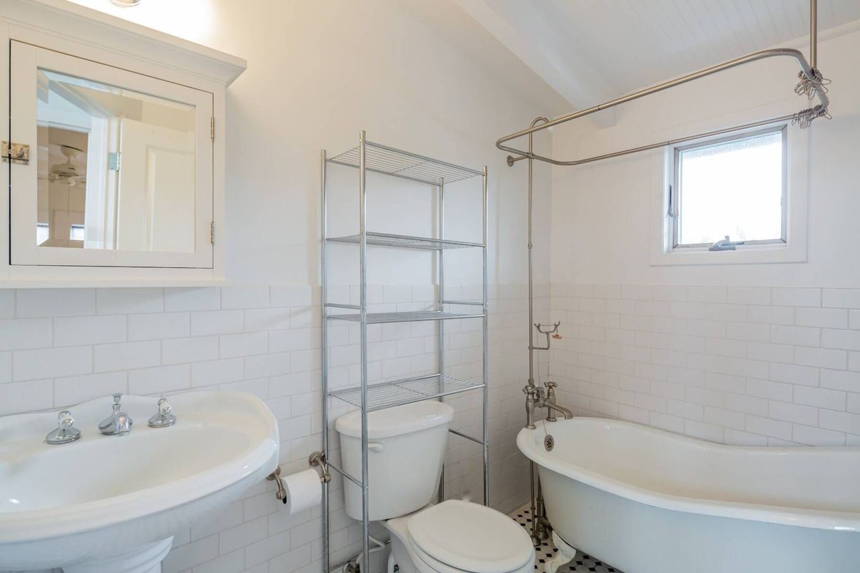 Bathroom, Free Standing Baths, Interior