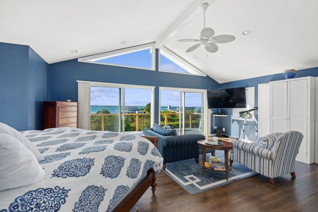 Bedroom, Interior, Recessed Lighting, Water, Wood Texture Flooring
