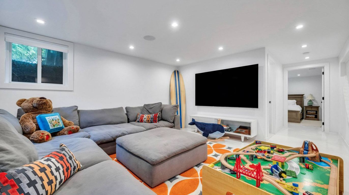 Fireplace, Interior, Living room, Recessed Lighting