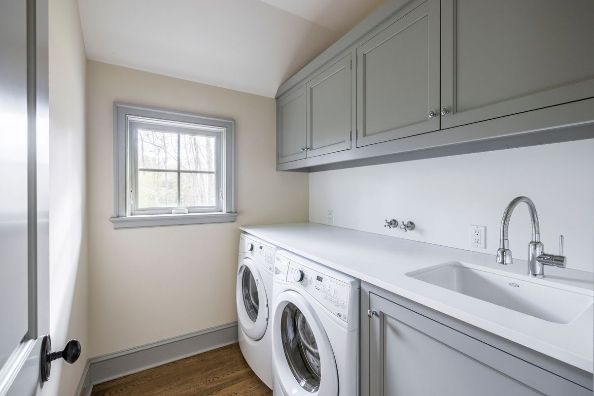 Interior, Washer, Wood Texture Flooring