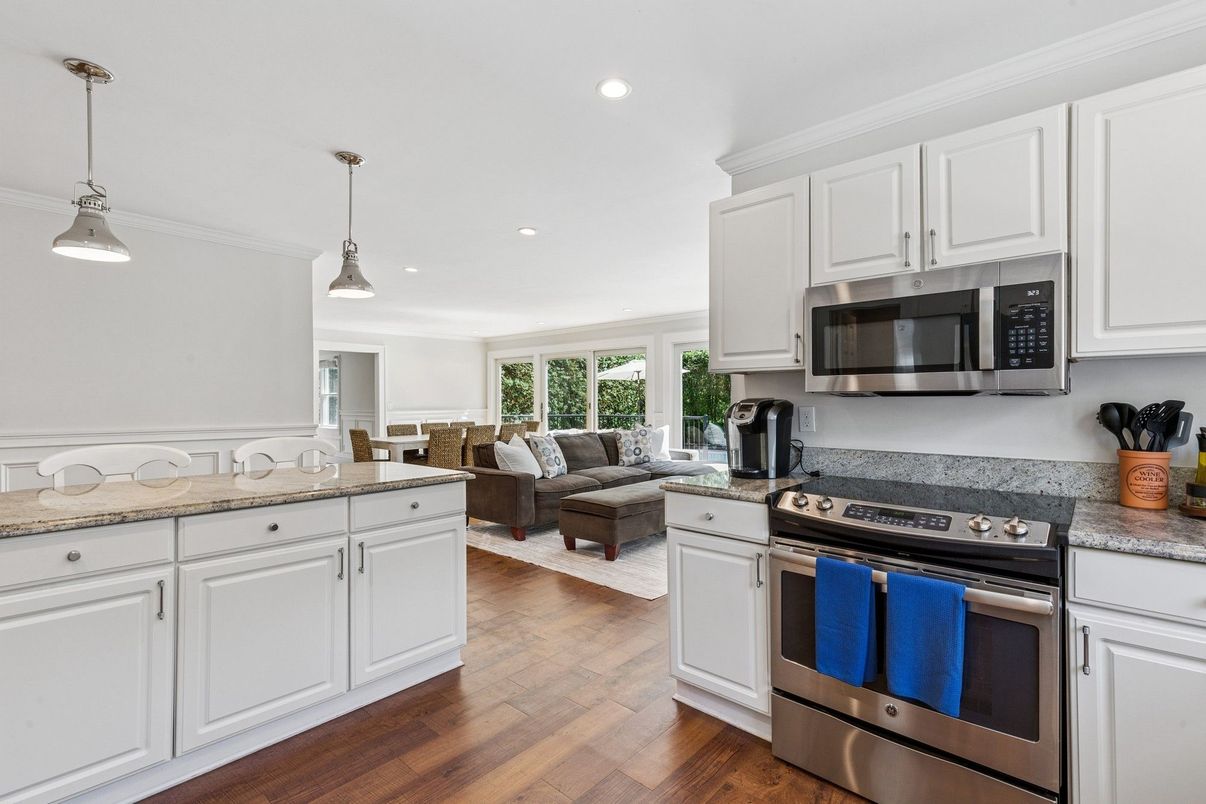 Interior, Kitchen, Living room, Pendant Lights, Recessed Lighting, Stainless Steel Appliances, Wood Texture Flooring