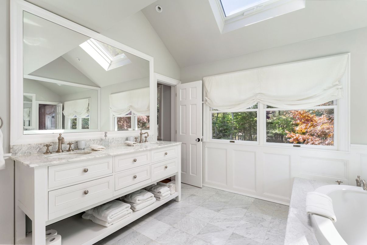 Bathroom, Dual Sink Vanities, Interior, Recessed Lighting