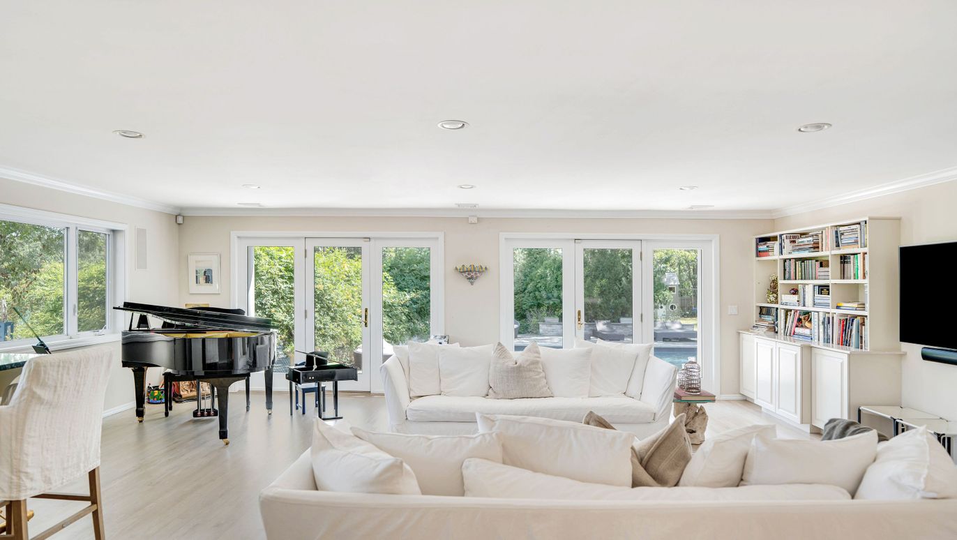 Interior, Living room, Piano, Recessed Lighting, Wood Texture Flooring