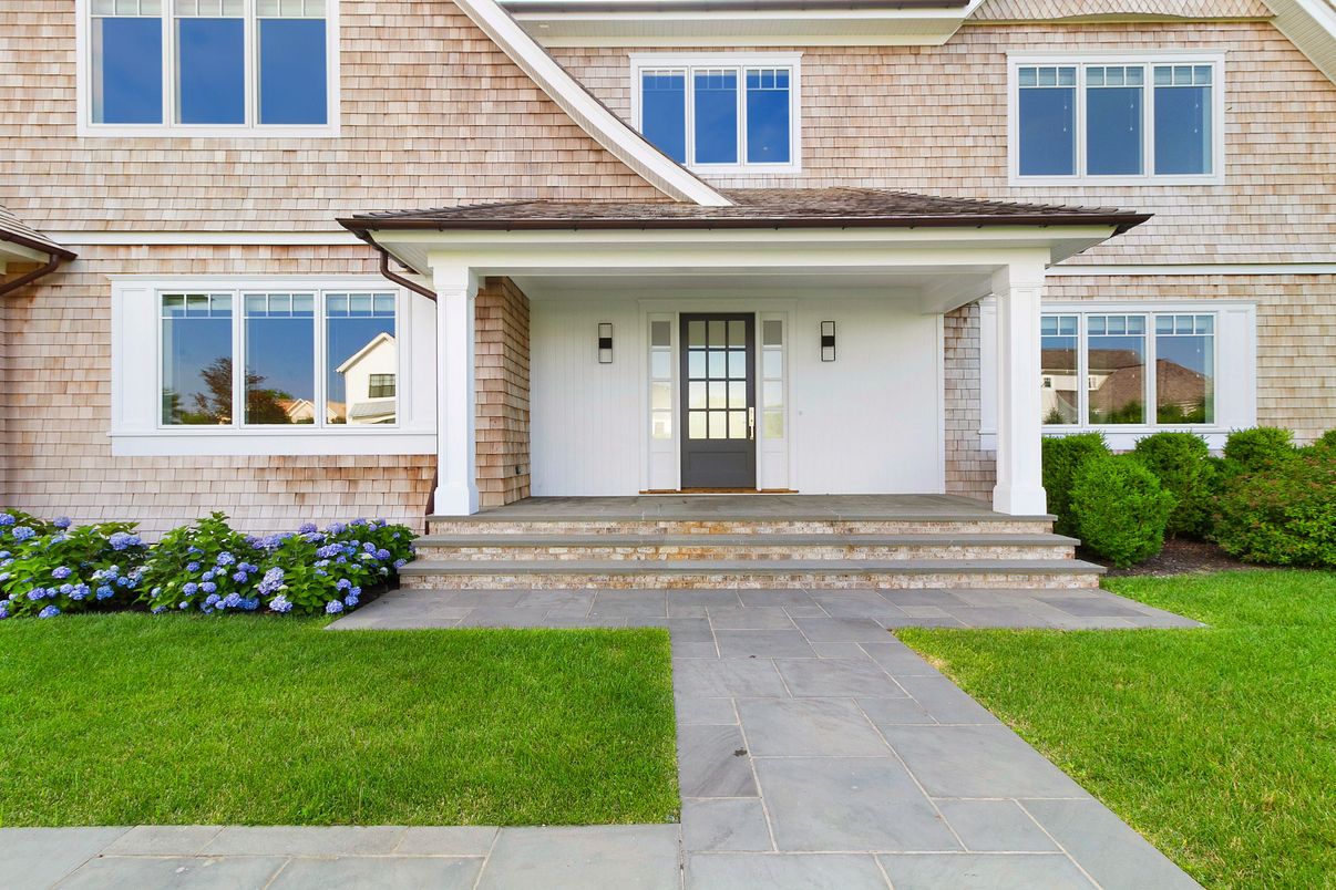 Exterior, Facade, Modern