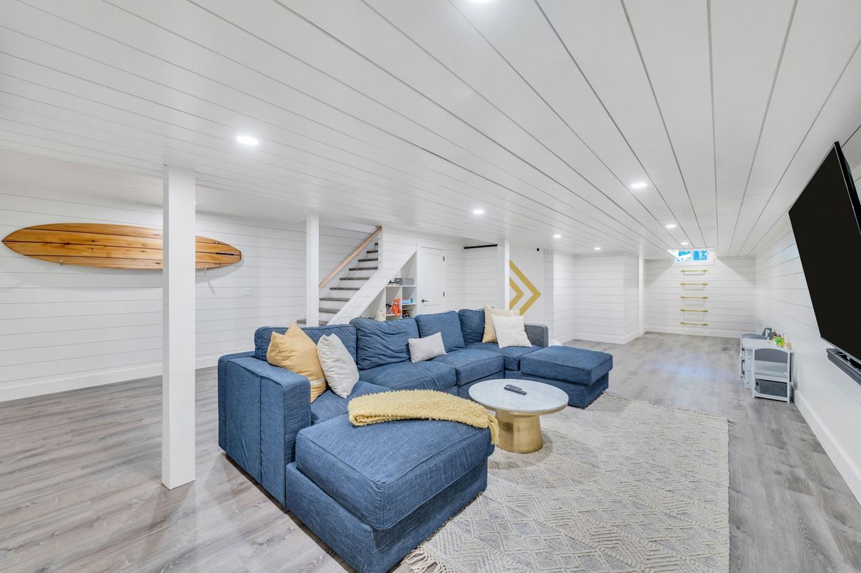 Interior, Living room, Recessed Lighting, Wood Texture Flooring