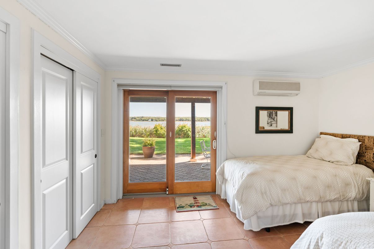 Bedroom, Interior, Water