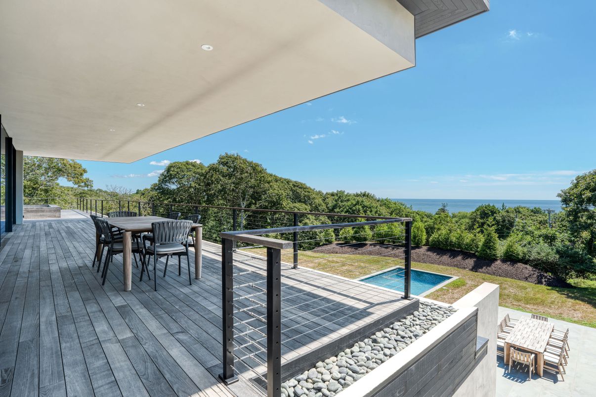 Exterior, Pool, Water