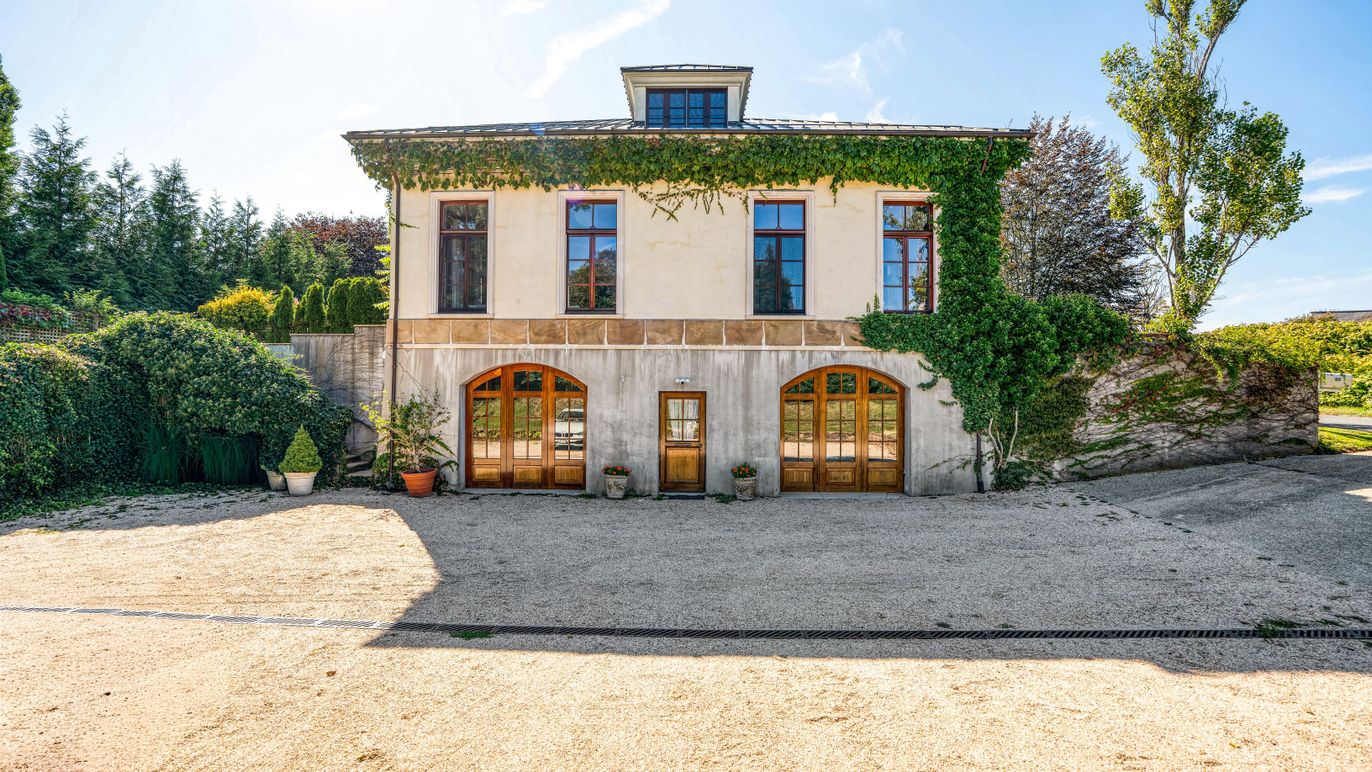 Exterior, Facade, Mediterranean