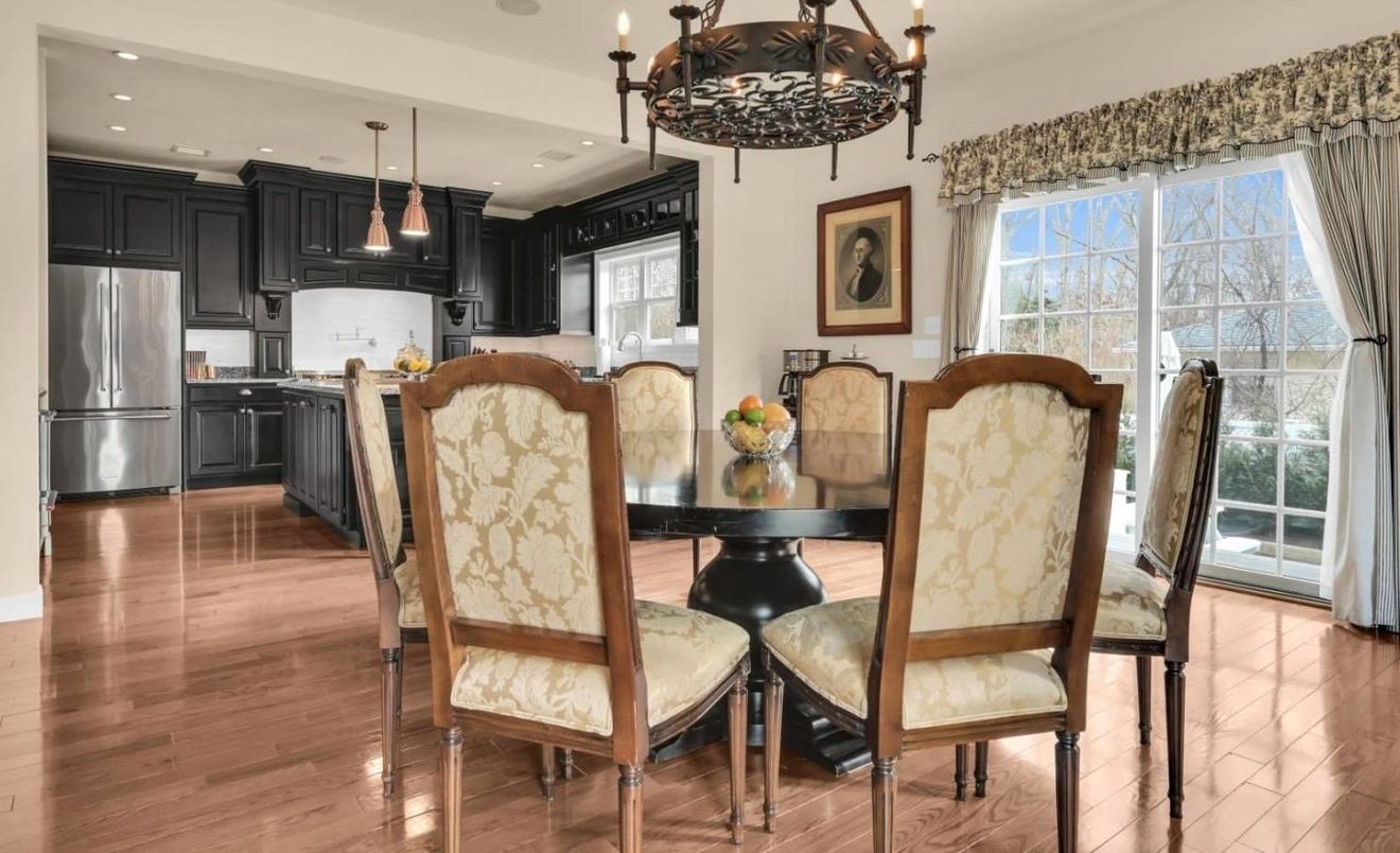 Chandelier, Dining room, Interior, Kitchen, Pendant Lights, Recessed Lighting, Wood Texture Flooring