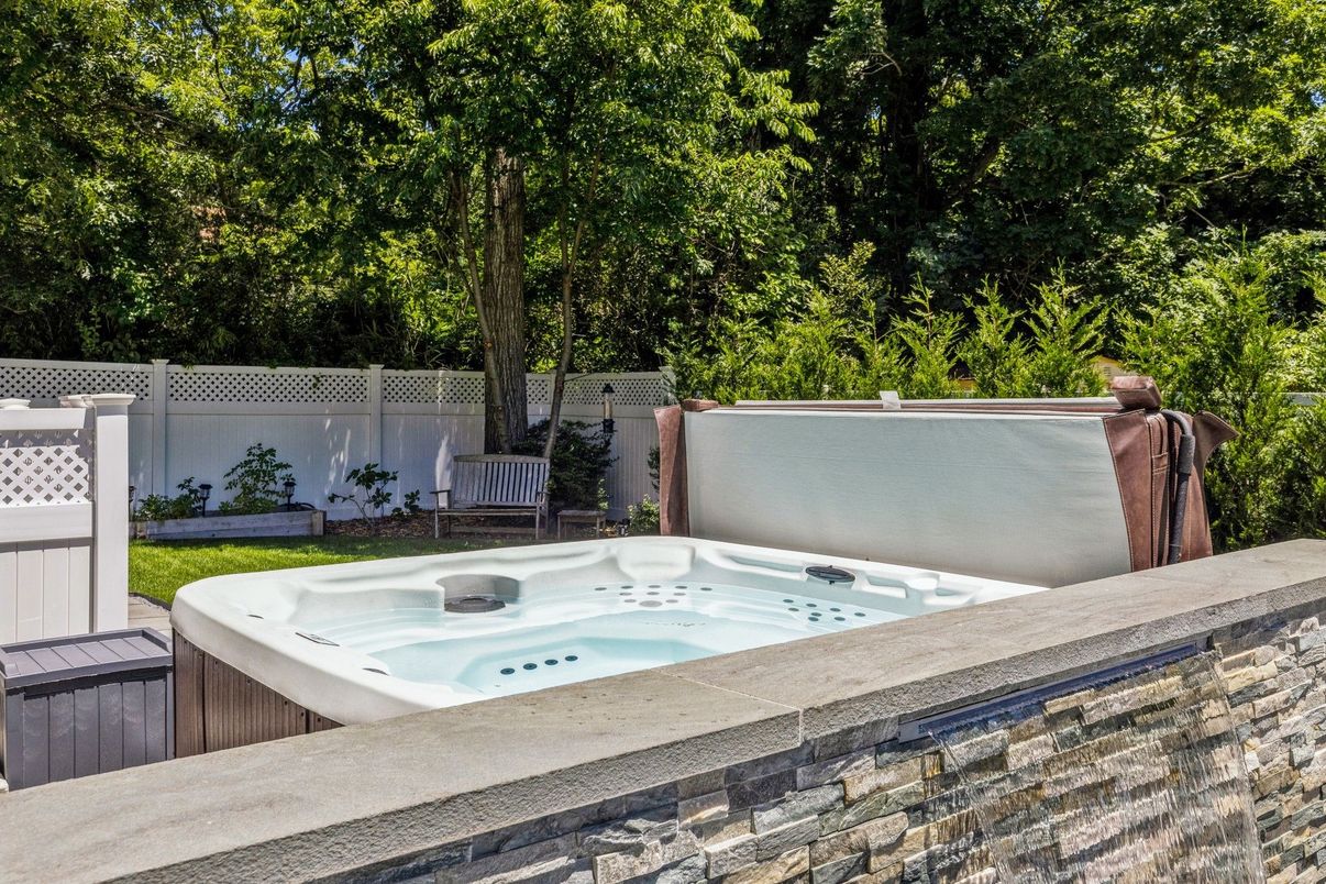 Exterior, Hot Tub