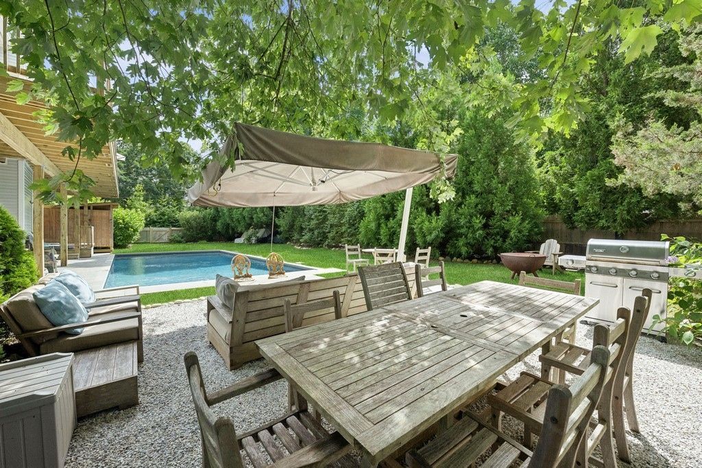 Exterior, Outdoor Kitchen, Pool